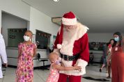 Vdeos e fotos | Papai Noel desce de rapel e alegra crianas internadas no Hospital do Cncer