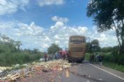 Fotos e Vdeo | Pelo menos 7 pessoas morreram em acidente envolvendo nibus e carreta