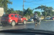 <font color=Orange>Fotos</font color> | Coliso entre moto e carro deixa um ferido em rotatria de Cuiab