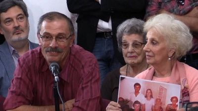 Avs da Praa de Maio encontram mulher sequestrada h 42 anos pela ditadura argentina