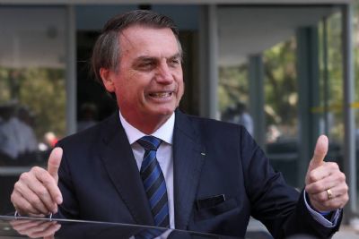 Bolsonaro confirma viagem aps porta-voz anunciar cancelamento