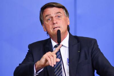 Bolsonaro recebe embaixadores para apresentao contra urnas eletrnicas e STF