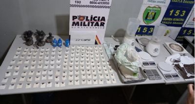 Trio que vendia droga por 'delivery'  preso com mais de 140 pores de cocana