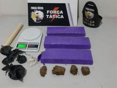 PM prende mulher em flagrante com tabletes e pores de drogas em Tangar da Serra