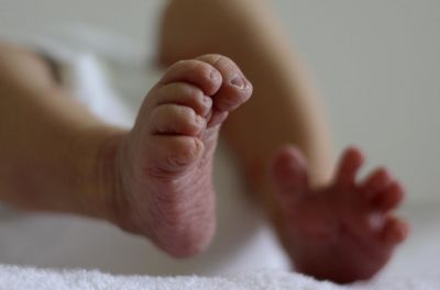 Vdeo | PM resgata recm-nascido abandonado em 'boca de fumo'