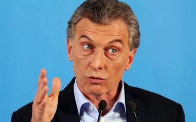 Macri pede 'dilogo' a novo ministro para conter incerteza eleitoral na Argentina