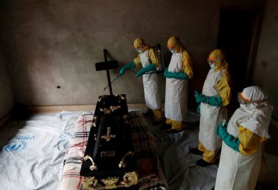Congo j registra 865 mortes por surto de Ebola