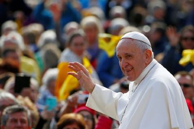 Papa: os migrantes so o smbolo de todos os descartados da sociedade