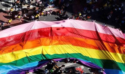 Parada do Orgulho LGBTQIA+ volta s ruas de Braslia