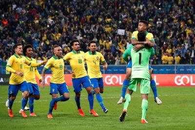 Brasil e Argentina se enfrentam em busca de uma vaga na deciso da Copa Amrica