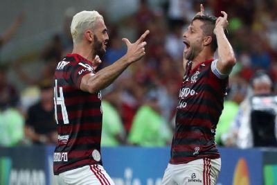 Flamengo goleia Ava por 6 a 1 diante de 69 mil torcedores