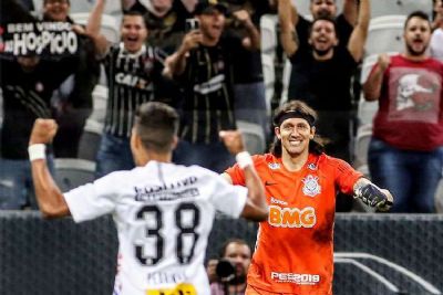 Corinthians vence Ferroviria nos pnaltis e encara o Santos em semifinal
