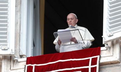 Papa no conduzir missas de Ano Novo em razo de dor citica