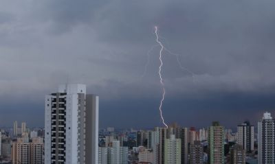 Mdia anual de raios deve subir de 77,8 para 100 milhes no Brasil