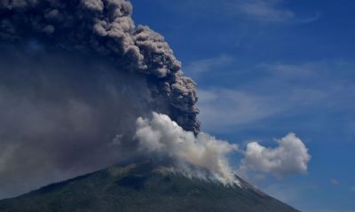 Erupo de vulco na Indonsia obriga retirada de 4.400 habitantes