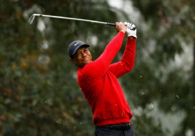 Tiger Woods est acordado aps acidente; polcia investiga causa