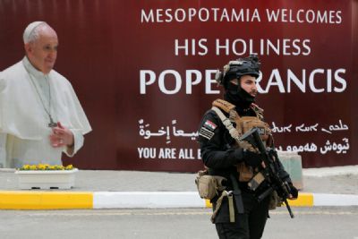 Papa Francisco visita Iraque em meio  pandemia de Covid