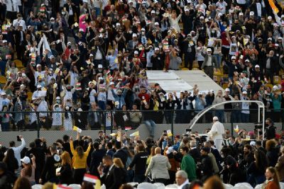 Papa conclui visita ao Iraque com missa para milhares de fiis