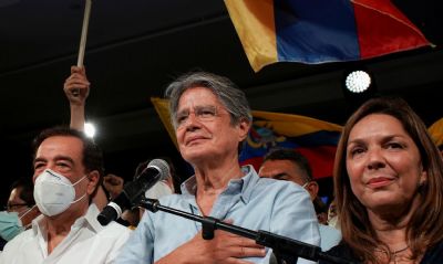 Presidente do Equador pede renncia de ministros