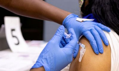 EUA aplicam quase 330 milhes de doses de vacinas contra a covid-19