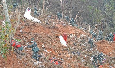 China encontra uma de duas caixas-pretas de avio que caiu esta semana