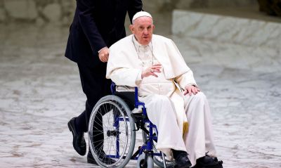 Viagem do papa  frica em julho  adiada por problema no joelho