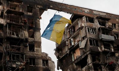 Cidade de Donbas  destruda por russos, anuncia Zelensky