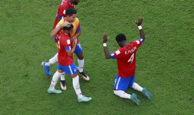 Costa Rica segura presso, vence Japo e renasce na Copa do Catar