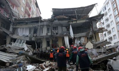 Mortos em terremoto na Turquia e na Sria j passam de 16 mil