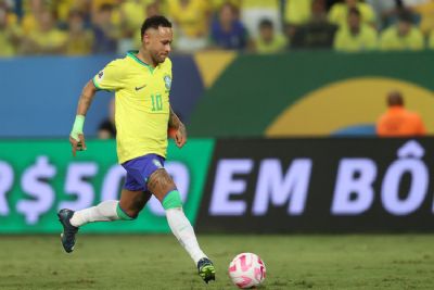 Torcedor explica motivo por ter jogado saco de pipoca em Neymar, aps jogo na Arena Pantanal