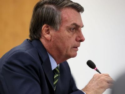 Bolsonaro aponta estudo sobre tratamento bem sucedido da covid-19 com cloroquina