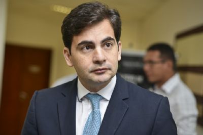 Senador sugere mudana na Petrobras