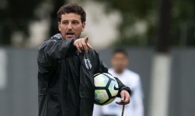 Figueirense anuncia contratao de Elano como tcnico
