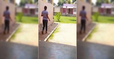 Vdeo | Mulher em surto invade escola, persegue e tenta esfaquear alunos