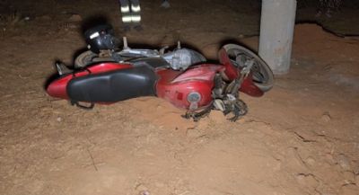 Motociclista de 19 anos morre aps bater moto em poste