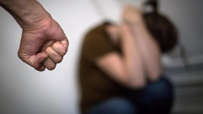 Homem bate em esposa depois de beber e acaba preso