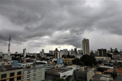 Defesa Civil alerta para risco de chuvas intensas na regio metropolitana de Cuiab