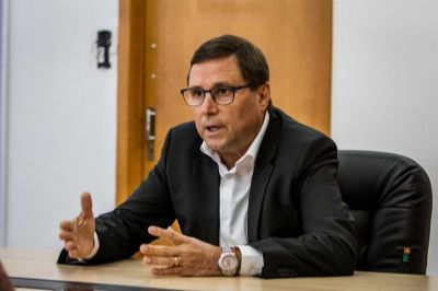 Mauro Carvalho critica convite para audincia virtual do VLT ao ver pessoas na AL