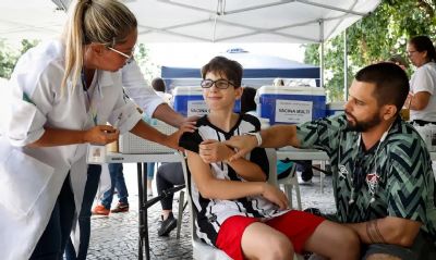 Rio comea a imunizar crianas de 12 anos contra a dengue