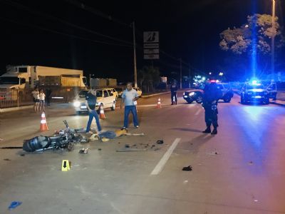 Acidente entre moto e carro deixa uma pessoa morta na Av.Jlio Campos em VG