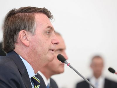 Aps aumento de casos, Bolsonaro avalia pronunciamento sobre coronavrus