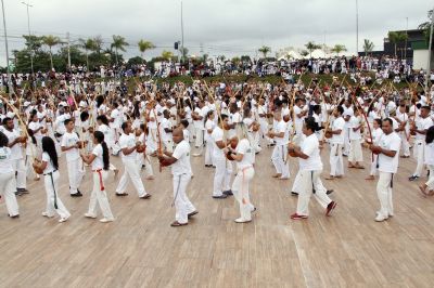 Capoeira Digoreste rene o som de 300 berimbaus e se consolida como maior evento de capoeira do Centro-Oeste