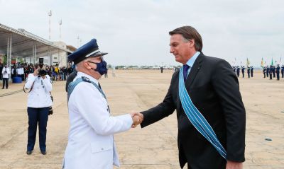 Bolsonaro participa da comemorao ao Dia do Aviador e da FAB