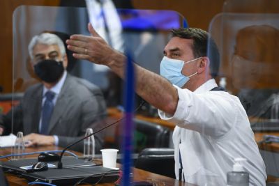 Senador Flvio Bolsonaro se desfilia do Republicanos