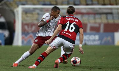 Em momentos opostos, Flamengo e Fluminense se enfrentam
