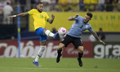 Tentando retomar vitrias, Brasil enfrenta Uruguai em Montevidu