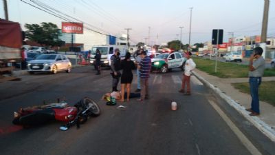 ​Mulher  atropelada por motociclista em cima da faixa de pedestre