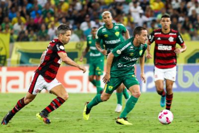 Cuiab  derrotado pelo Flamengo na Arena Pantanal