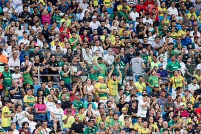 Torcedores do Flamengo repudiam preos altos dos ingressos para jogo contra o Dourado