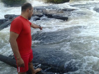 Corpo de homem que caiu em cachoeira aps tentar fazer uma selfie  localizado